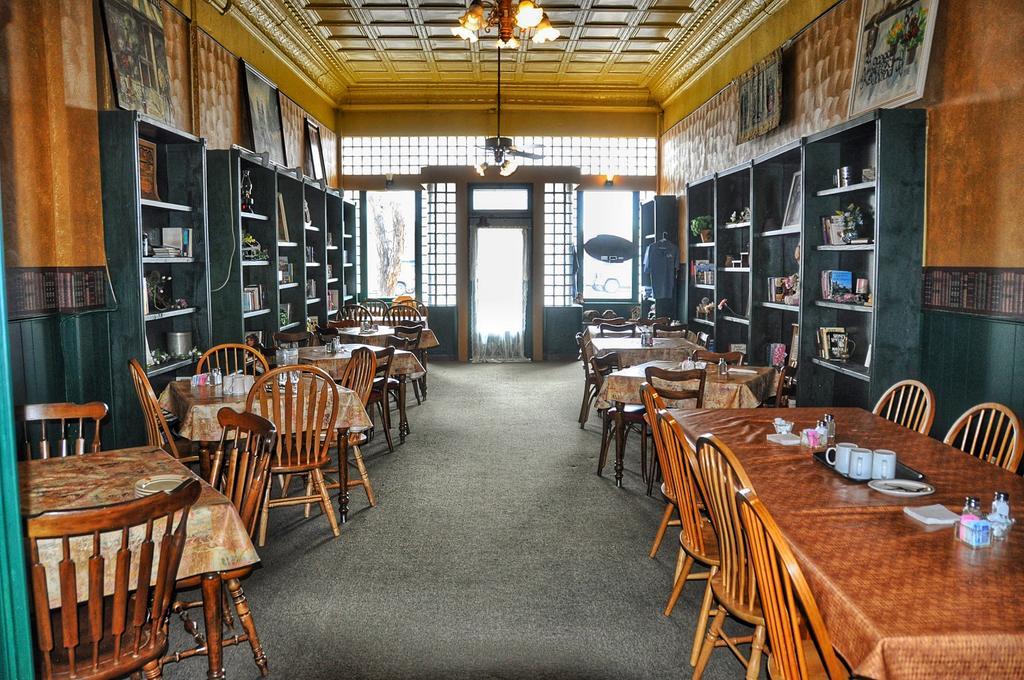 La Plaza Historic Hotel & Restaurant Уолсенберг Экстерьер фото