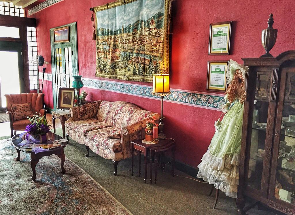 La Plaza Historic Hotel & Restaurant Уолсенберг Экстерьер фото