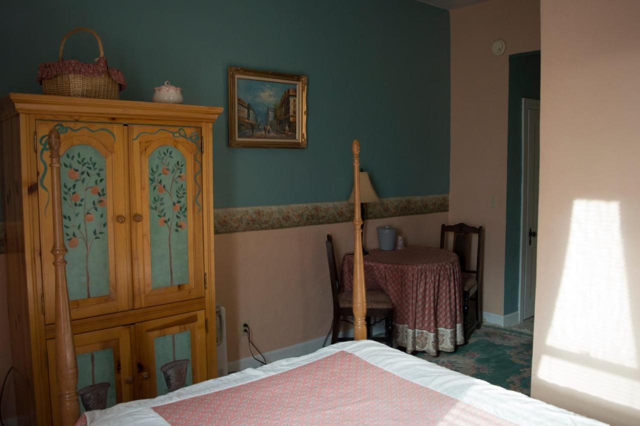 La Plaza Historic Hotel & Restaurant Уолсенберг Номер фото