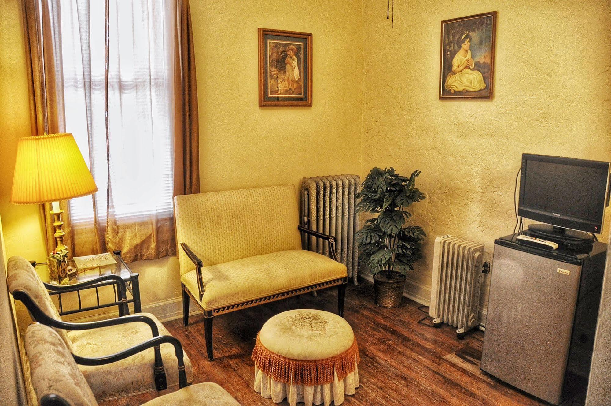 La Plaza Historic Hotel & Restaurant Уолсенберг Экстерьер фото