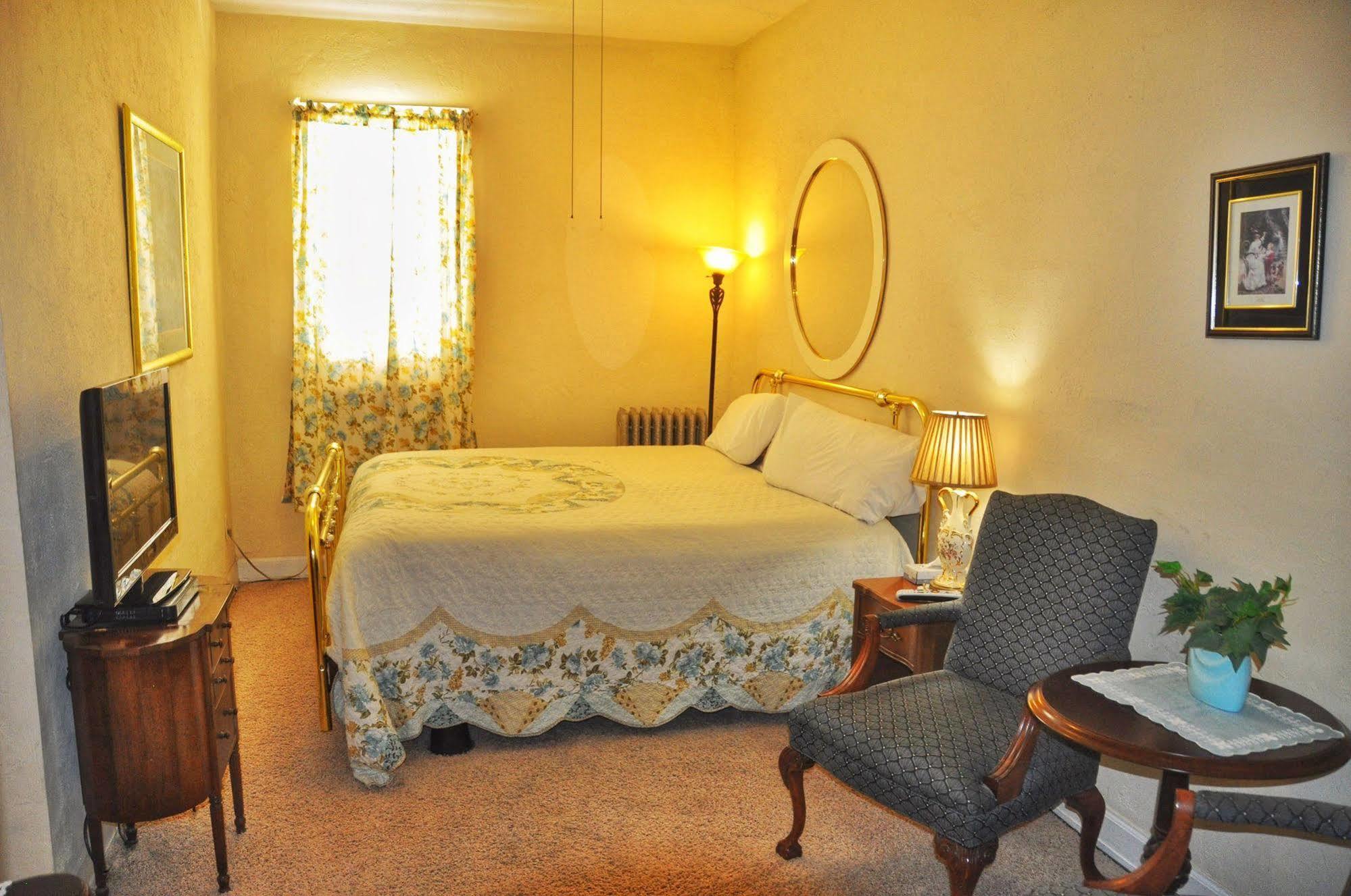 La Plaza Historic Hotel & Restaurant Уолсенберг Экстерьер фото