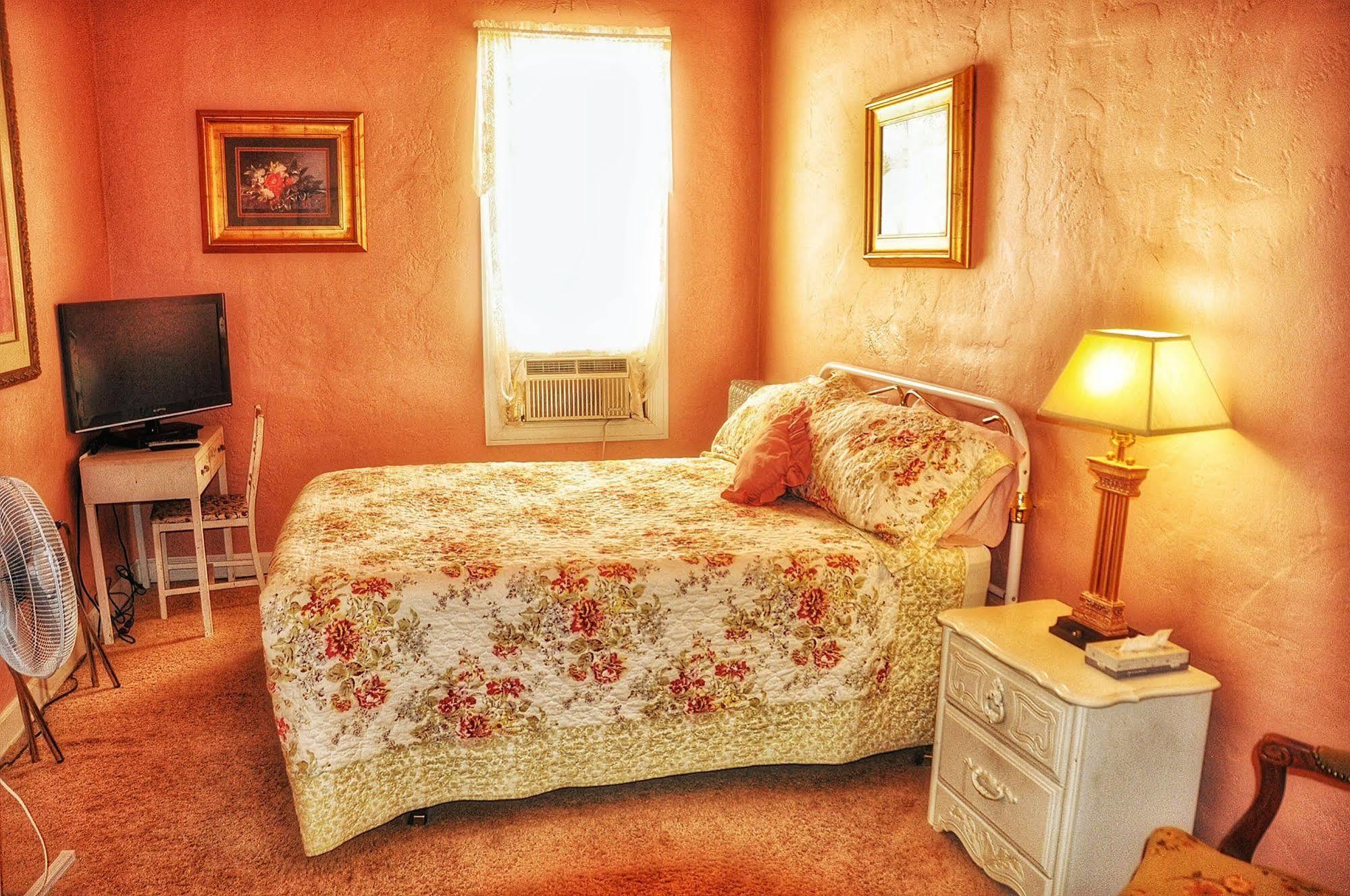 La Plaza Historic Hotel & Restaurant Уолсенберг Экстерьер фото
