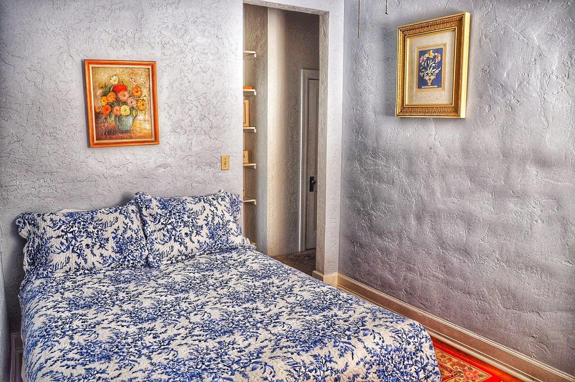 La Plaza Historic Hotel & Restaurant Уолсенберг Экстерьер фото