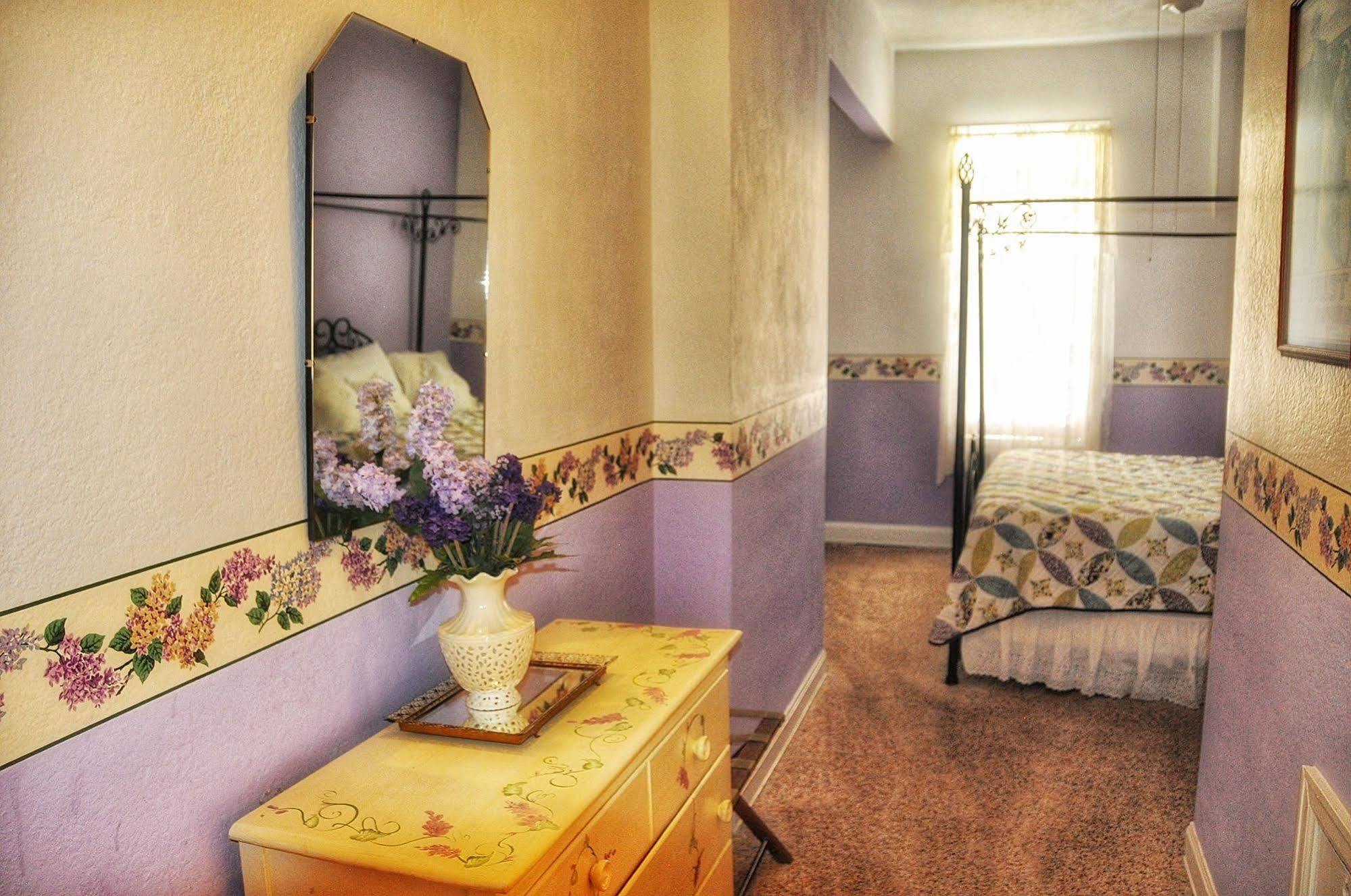 La Plaza Historic Hotel & Restaurant Уолсенберг Экстерьер фото